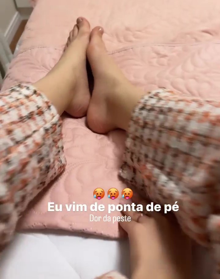 Eslov Nia Feet